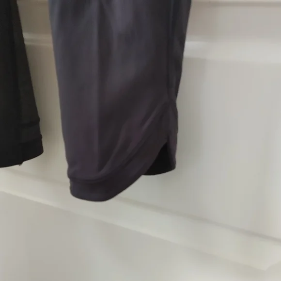 Lululemon Charcoal Grey Crop Leggings ~ Size 4 - Picture 3 of 14